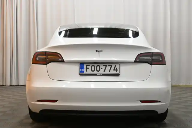 Valkoinen Sedan, Tesla Model 3 – FOO-774