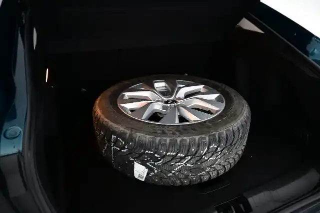 Sininen Maastoauto, Renault Arkana – FOP-379