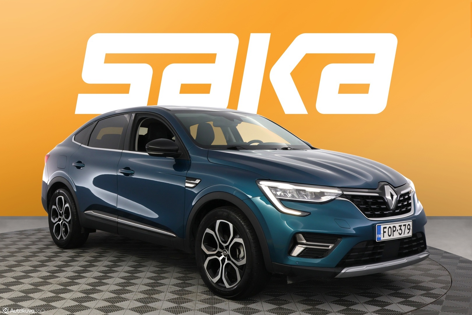 Sininen Maastoauto, Renault Arkana – FOP-379