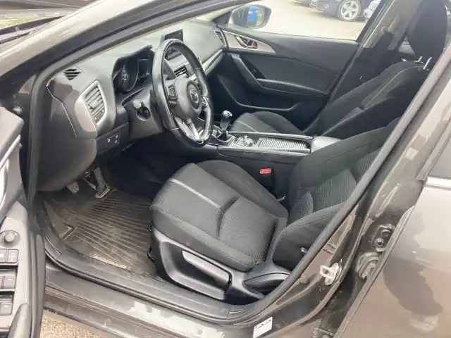 Harmaa Viistoperä, Mazda 3 – FOP-822