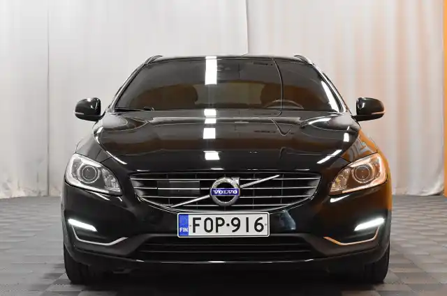 Musta Farmari, Volvo V60 – FOP-916