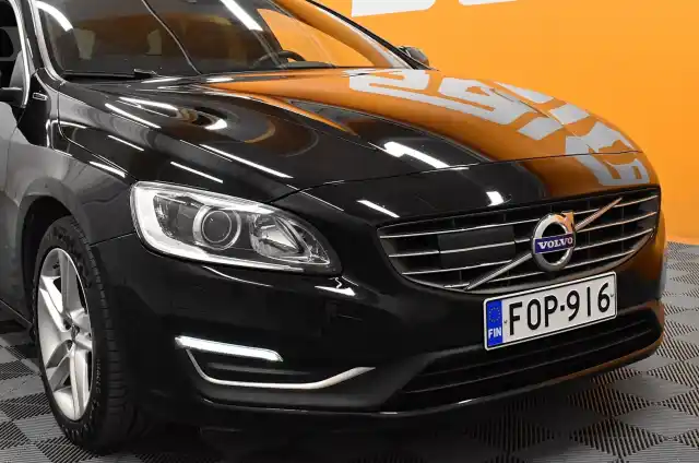 Musta Farmari, Volvo V60 – FOP-916