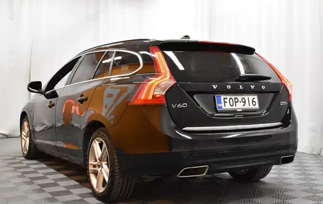 Musta Farmari, Volvo V60 – FOP-916