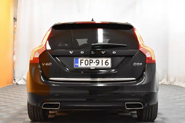 Musta Farmari, Volvo V60 – FOP-916