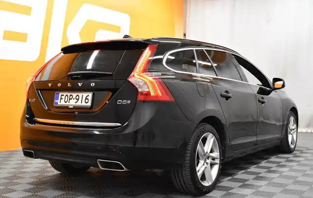 Musta Farmari, Volvo V60 – FOP-916