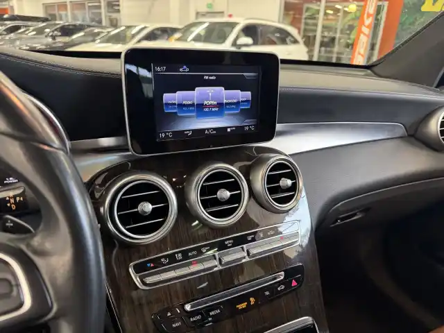 Harmaa Maastoauto, Mercedes-Benz GLC – FOP-923