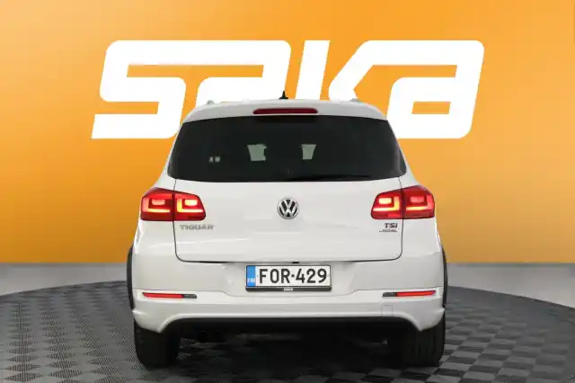 Valkoinen Maastoauto, Volkswagen Tiguan – FOR-429