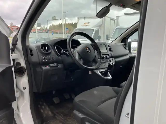 Valkoinen Pakettiauto, Renault Trafic – FOS-253