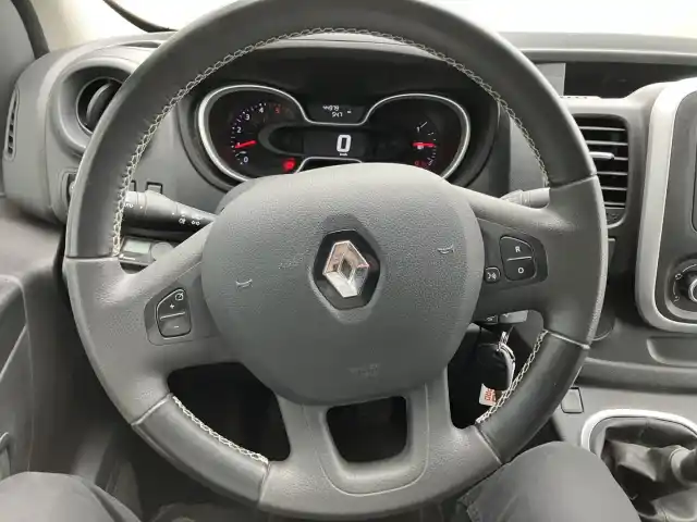 Valkoinen Pakettiauto, Renault Trafic – FOS-253