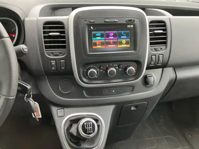 Valkoinen Pakettiauto, Renault Trafic – FOS-253