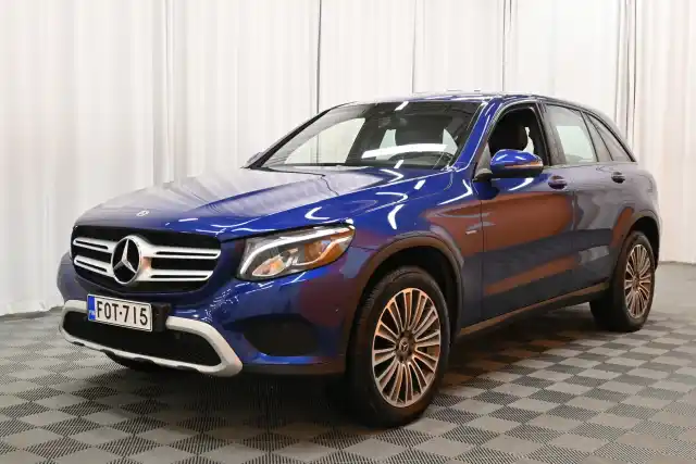 Sininen Maastoauto, Mercedes-Benz GLC – FOT-715