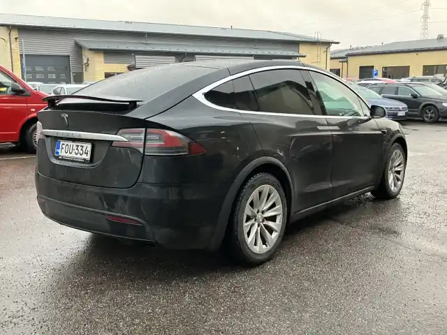 Musta Tila-auto, Tesla Model X – FOU-334