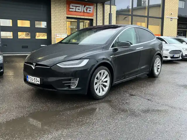 Musta Tila-auto, Tesla Model X – FOU-334