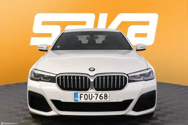Valkoinen Sedan, BMW 530 – FOU-768