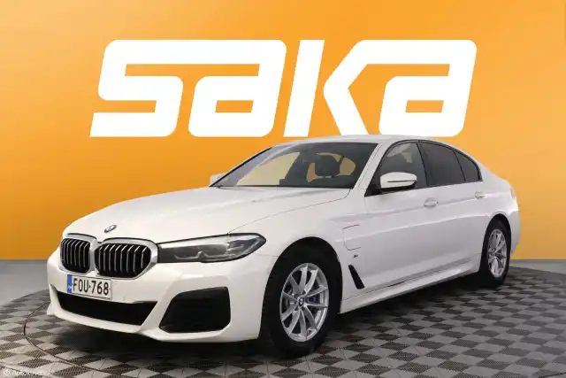 Valkoinen Sedan, BMW 530 – FOU-768