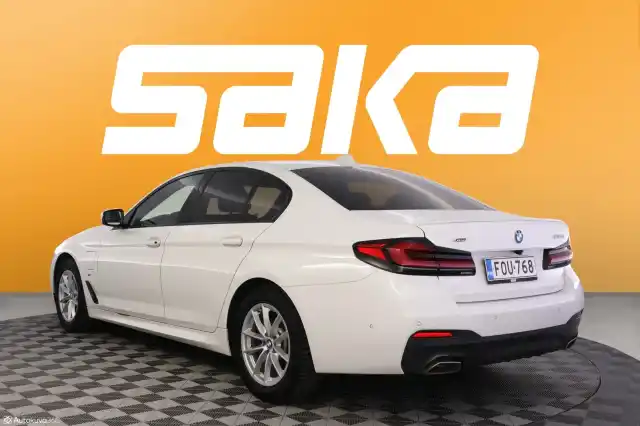 Valkoinen Sedan, BMW 530 – FOU-768