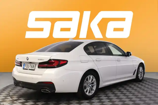 Valkoinen Sedan, BMW 530 – FOU-768
