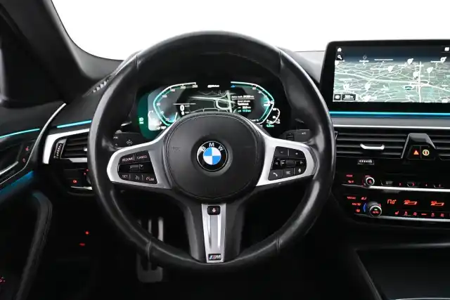 Valkoinen Sedan, BMW 530 – FOU-768