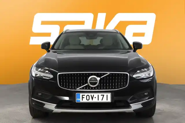 Musta Farmari, Volvo V90 Cross Country – FOV-171