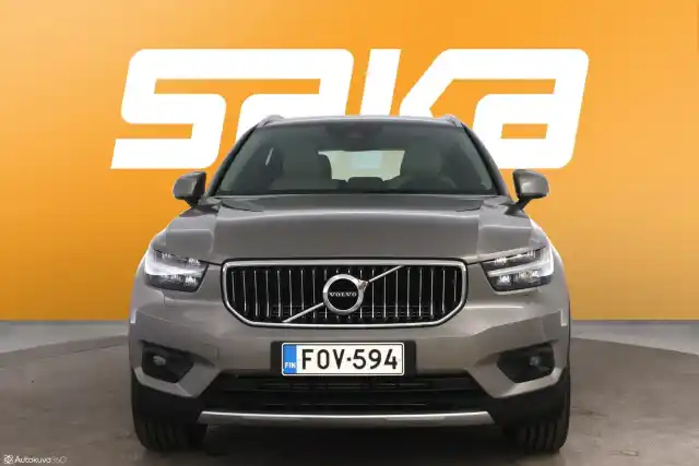 Harmaa Maastoauto, Volvo XC40 – FOV-594