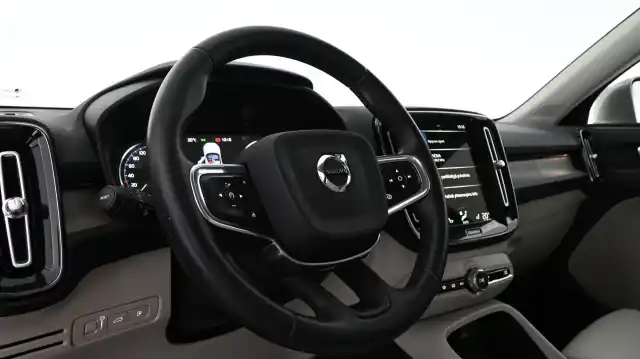 Harmaa Maastoauto, Volvo XC40 – FOV-594