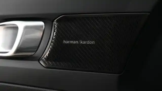 Harmaa Maastoauto, Volvo XC40 – FOV-594