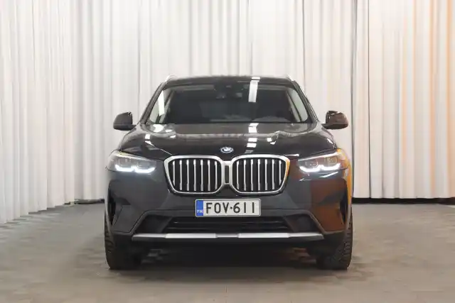 Musta Maastoauto, BMW X3 – FOV-611