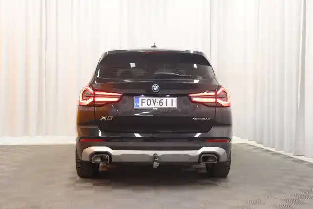 Musta Maastoauto, BMW X3 – FOV-611