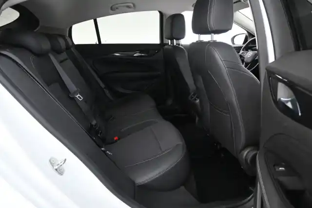 Valkoinen Viistoperä, Opel Insignia – FOV-715