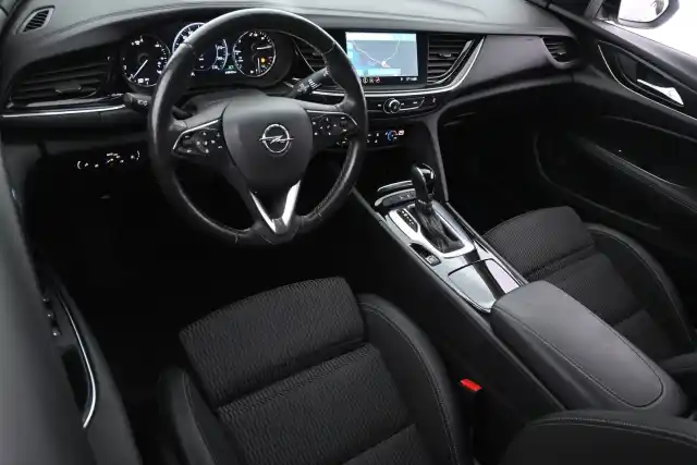 Valkoinen Viistoperä, Opel Insignia – FOV-715