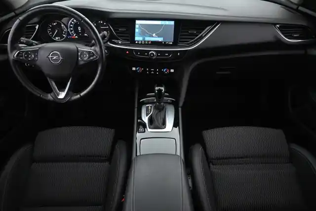 Valkoinen Viistoperä, Opel Insignia – FOV-715