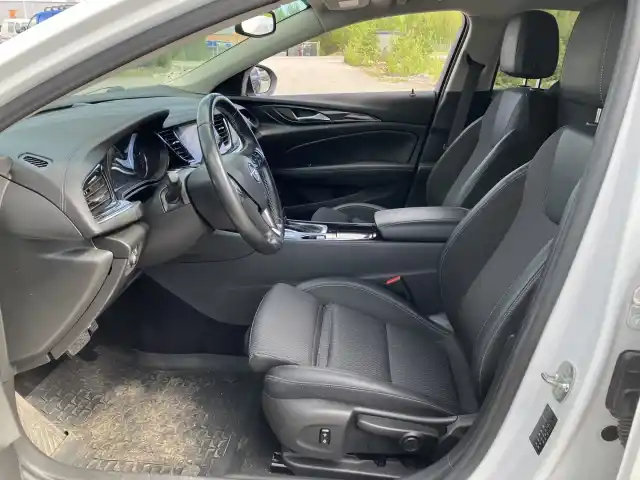 Valkoinen Viistoperä, Opel Insignia – FOV-715