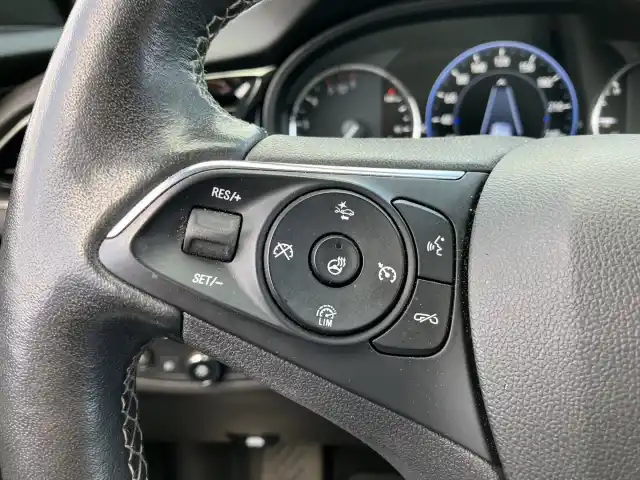 Valkoinen Viistoperä, Opel Insignia – FOV-715