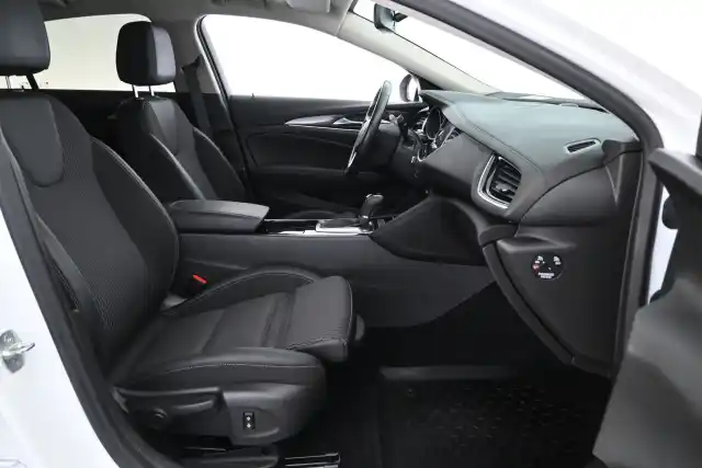 Valkoinen Viistoperä, Opel Insignia – FOV-715