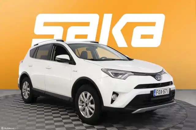 Valkoinen Maastoauto, Toyota RAV4 – FOX-571