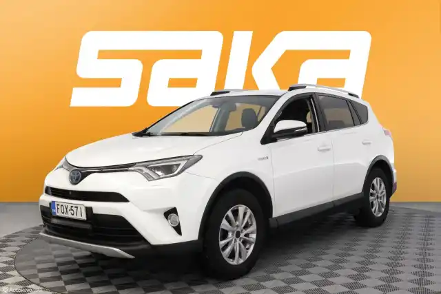 Valkoinen Maastoauto, Toyota RAV4 – FOX-571