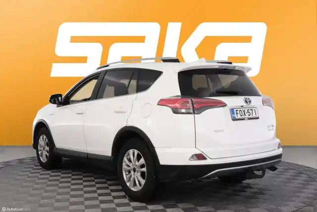 Valkoinen Maastoauto, Toyota RAV4 – FOX-571