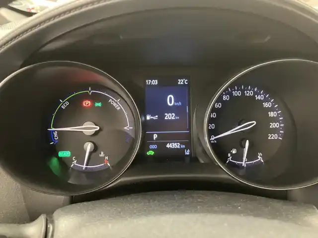 Harmaa Maastoauto, Toyota C-HR – FOX-598