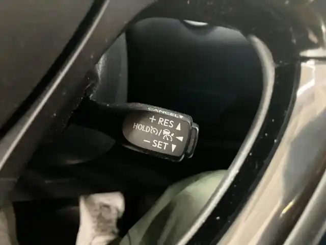 Harmaa Maastoauto, Toyota C-HR – FOX-598