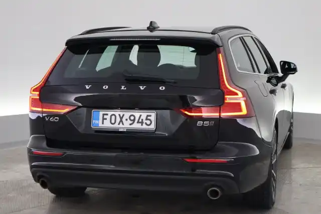 Musta Farmari, Volvo V60 – FOX-945