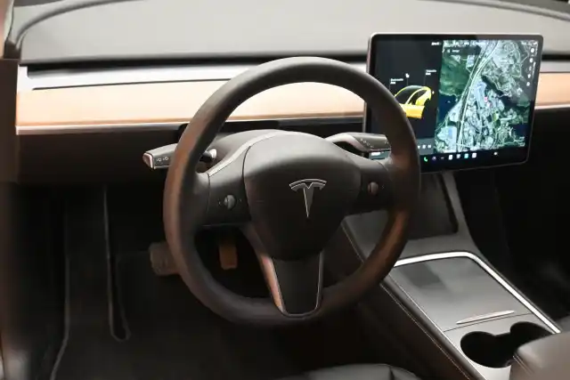 Punainen Maastoauto, Tesla Model Y – FOY-148