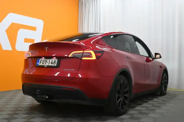 Punainen Maastoauto, Tesla Model Y – FOY-148