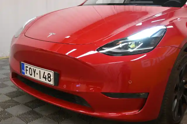 Punainen Maastoauto, Tesla Model Y – FOY-148