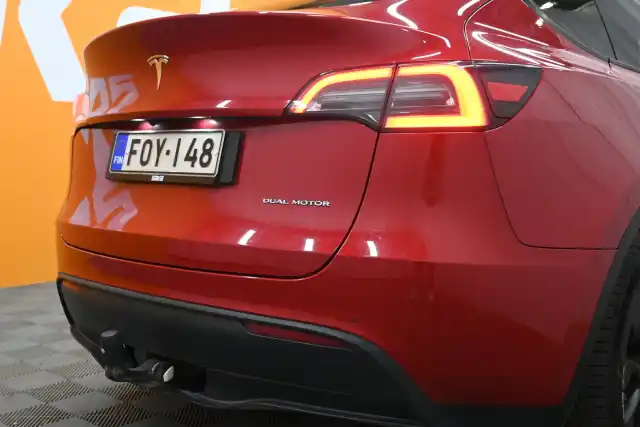 Punainen Maastoauto, Tesla Model Y – FOY-148