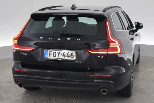 Musta Farmari, Volvo V60 – FOY-446