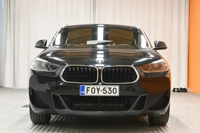 Musta Maastoauto, BMW X2 – FOY-530