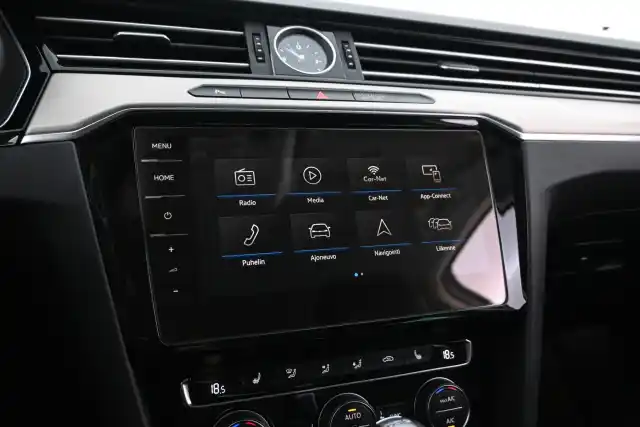Valkoinen Farmari, Volkswagen Passat – FOY-536