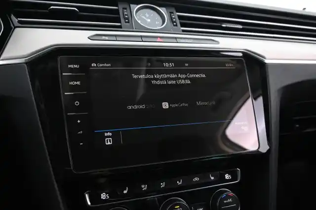 Valkoinen Farmari, Volkswagen Passat – FOY-536
