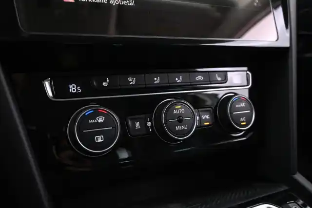 Valkoinen Farmari, Volkswagen Passat – FOY-536