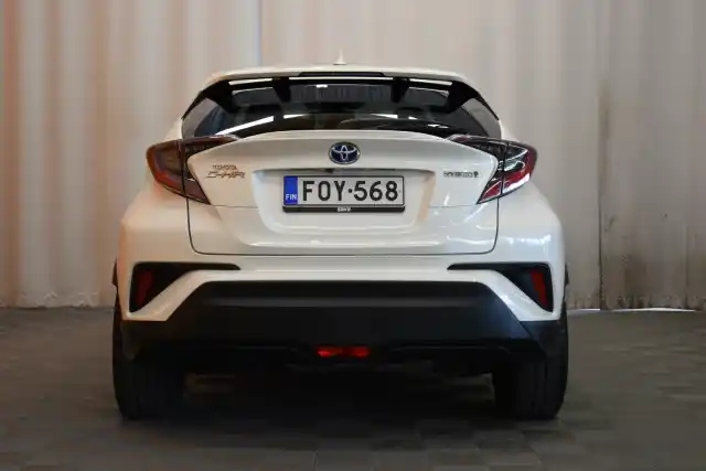 Valkoinen Maastoauto, Toyota C-HR – FOY-568